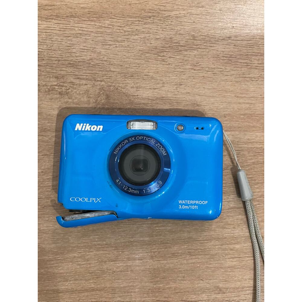 Blue Nikon Coolpix s30 Digital Camera - Works- See description